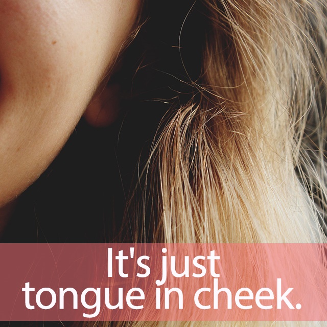 「牛タン」と「チーク」を知ってれば…ゼッタイ話せる英会話→ It’s just tongue in cheek.