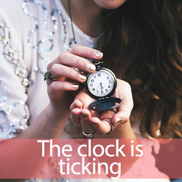 「チクタク」を知ってれば…ゼッタイ話せる英会話→ The clock is ticking.